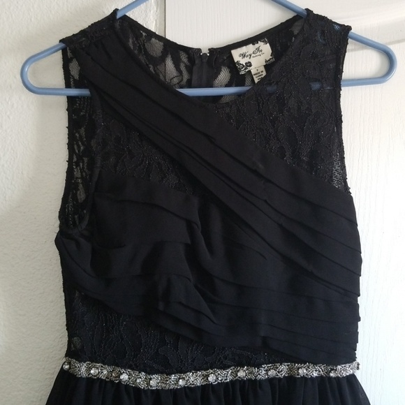 Dress - Picture 2 of 6